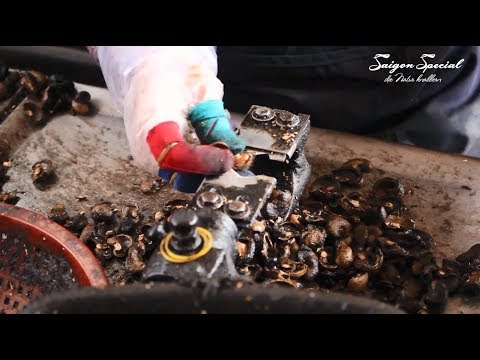 Roasting &amp; peeling the shells of Cashew Nuts by hand, Saigon Special [DE/EN Sub